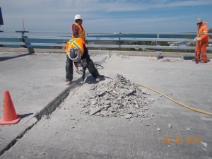 Enlèvement du béton sur un joint