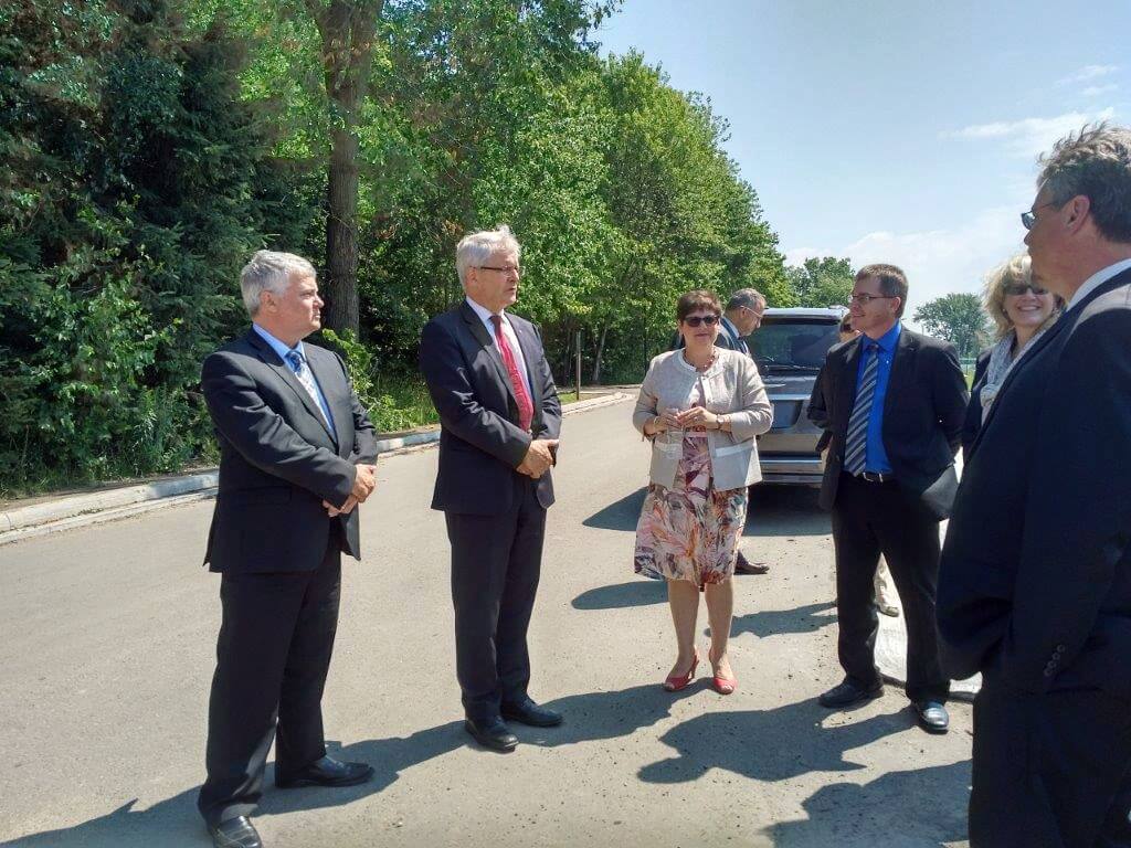 Rencontre avec les invités en préparation pour la visite.